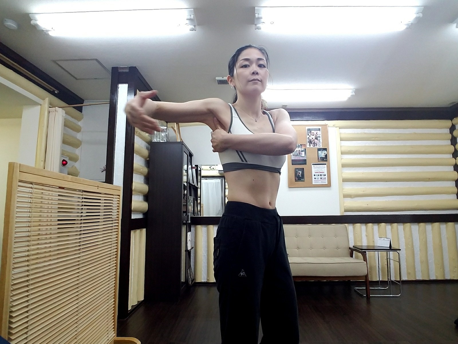 肩甲骨エクササイズ　肩甲骨引き寄せ