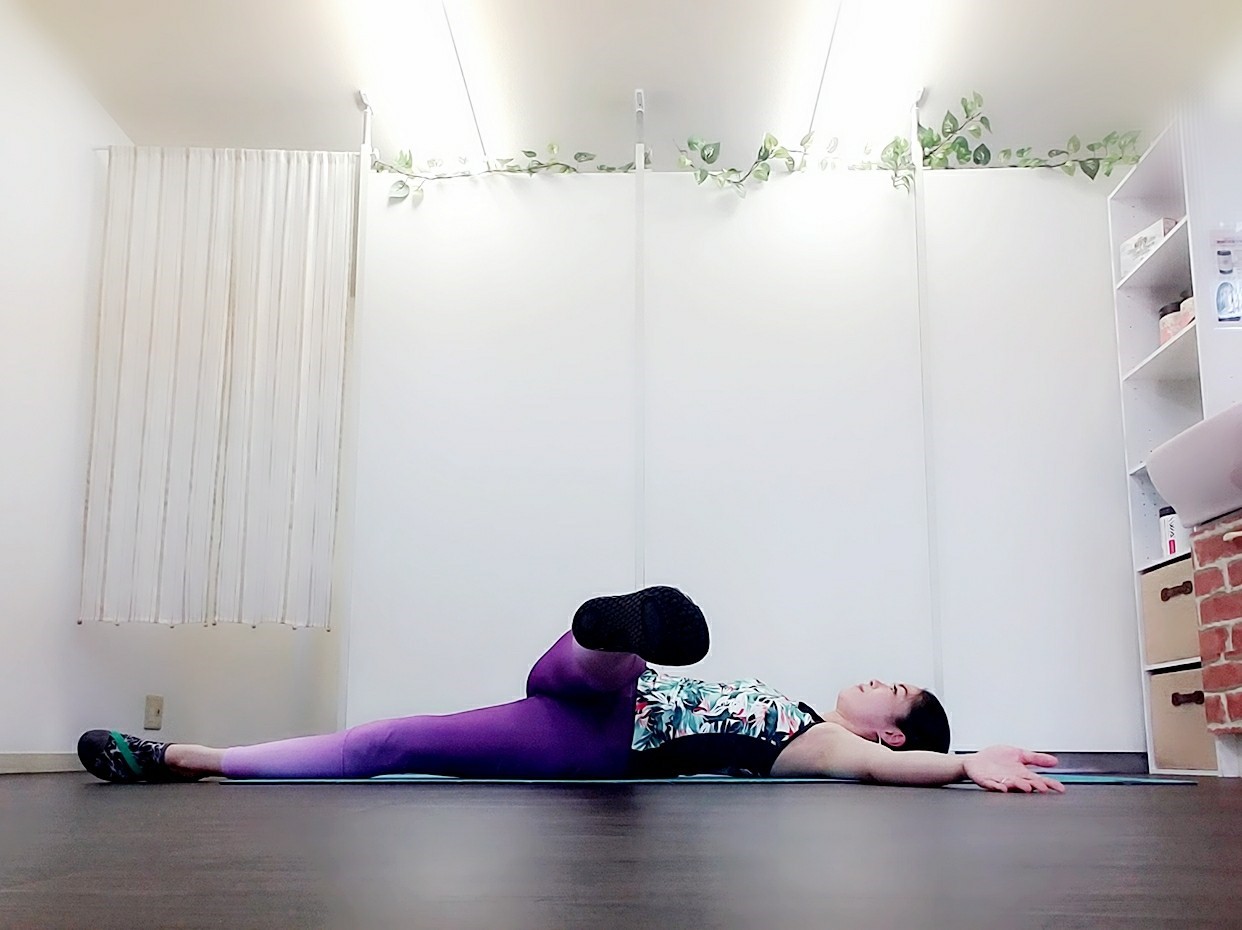 ヒップジョイントエクササイズ 股関節倒し